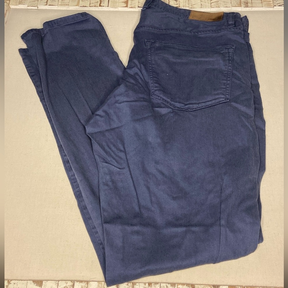 Johnnie-O Hugo pant men’s 35x32 blue.  Super comfortable